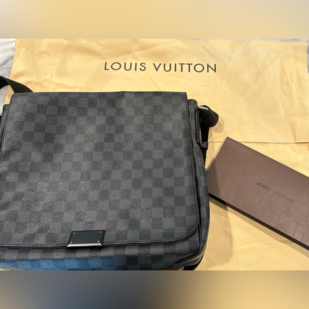 Louis Vuitton Damier District PM Messenger Bag - Picture 15 of 15